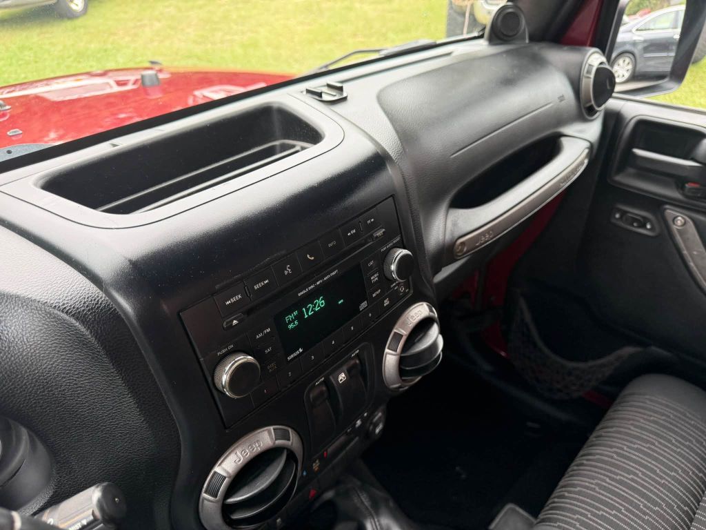 Photo 17 of this JEEP WRANGLER