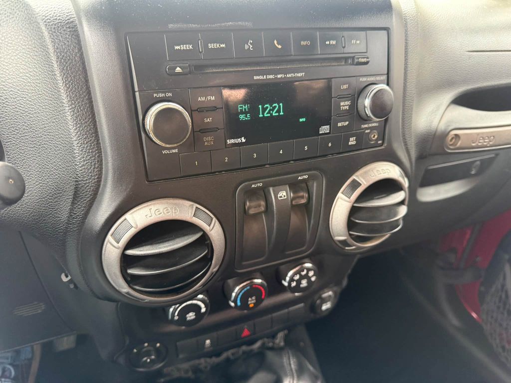Photo 18 of this JEEP WRANGLER