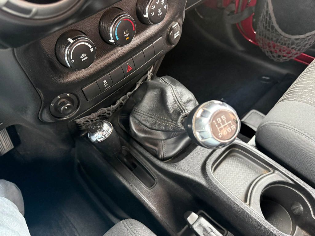 Photo 19 of this JEEP WRANGLER