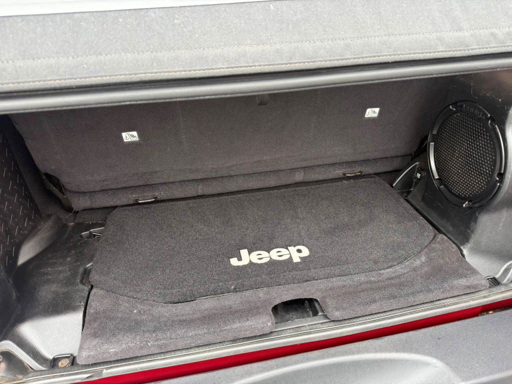 Photo 28 of this JEEP WRANGLER