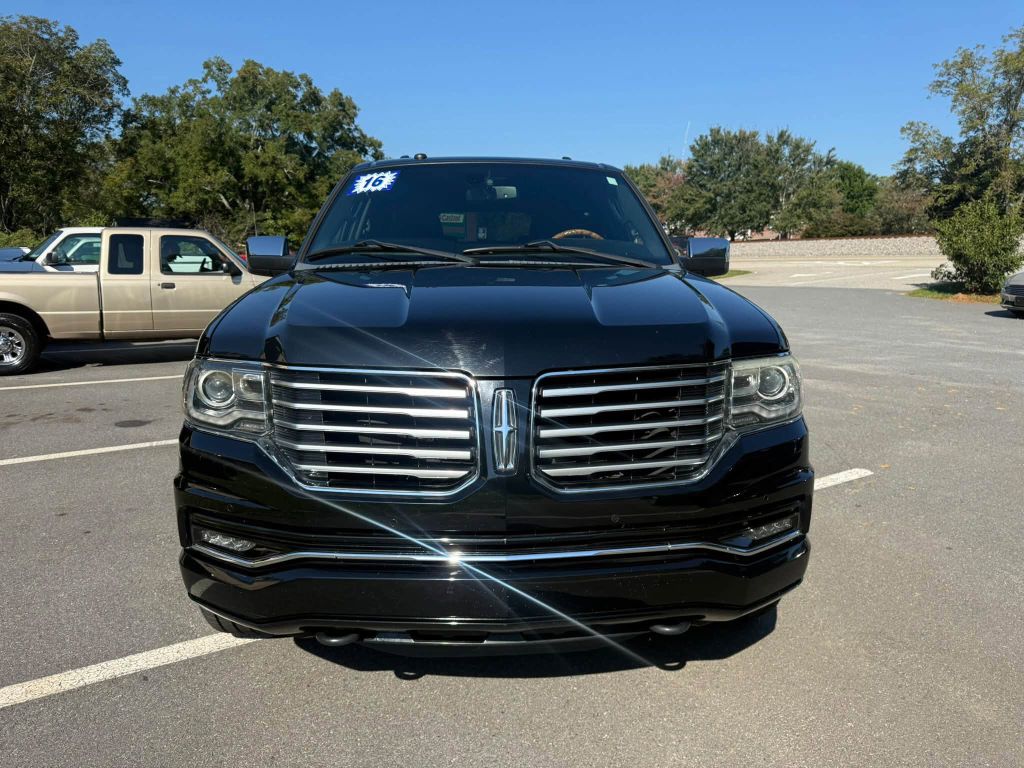 Photo 2 of this LINCOLN NAVIGATOR