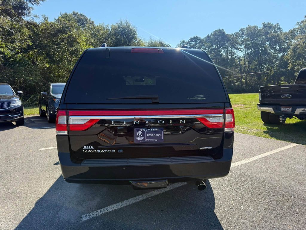 Photo 4 of this LINCOLN NAVIGATOR