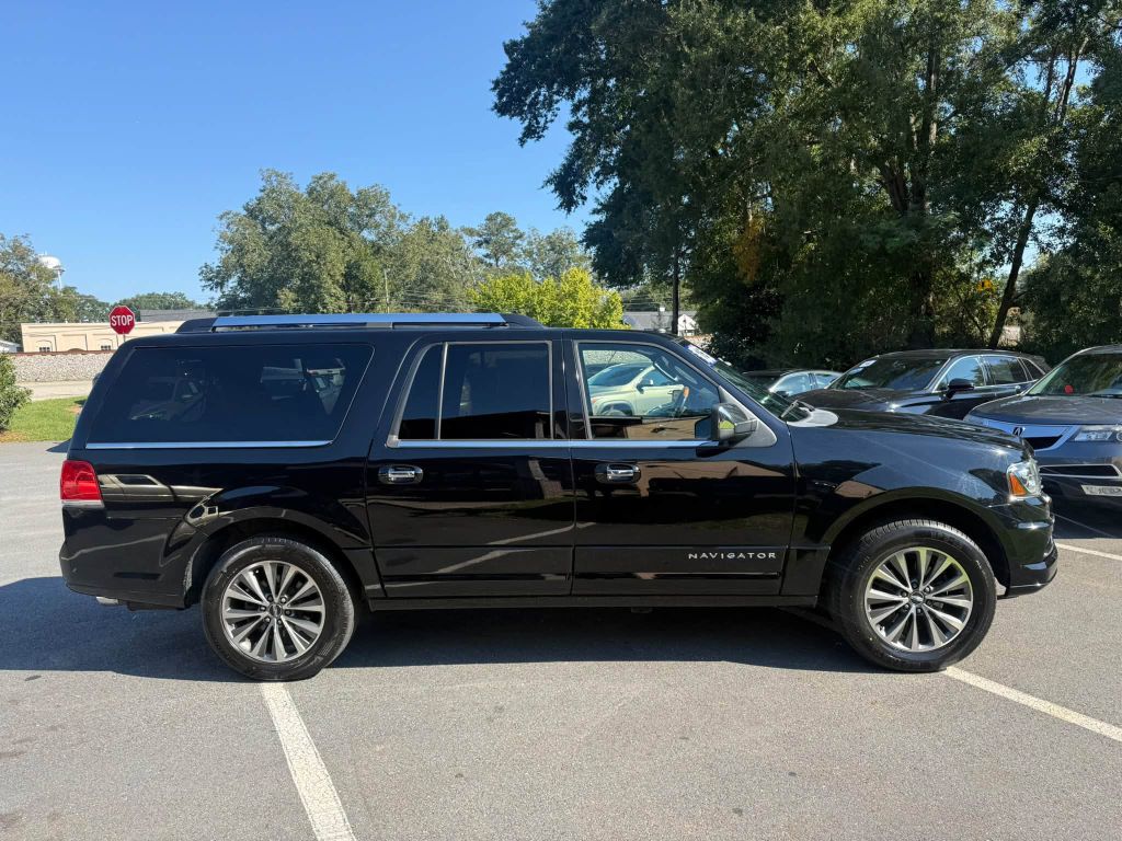 Photo 5 of this LINCOLN NAVIGATOR