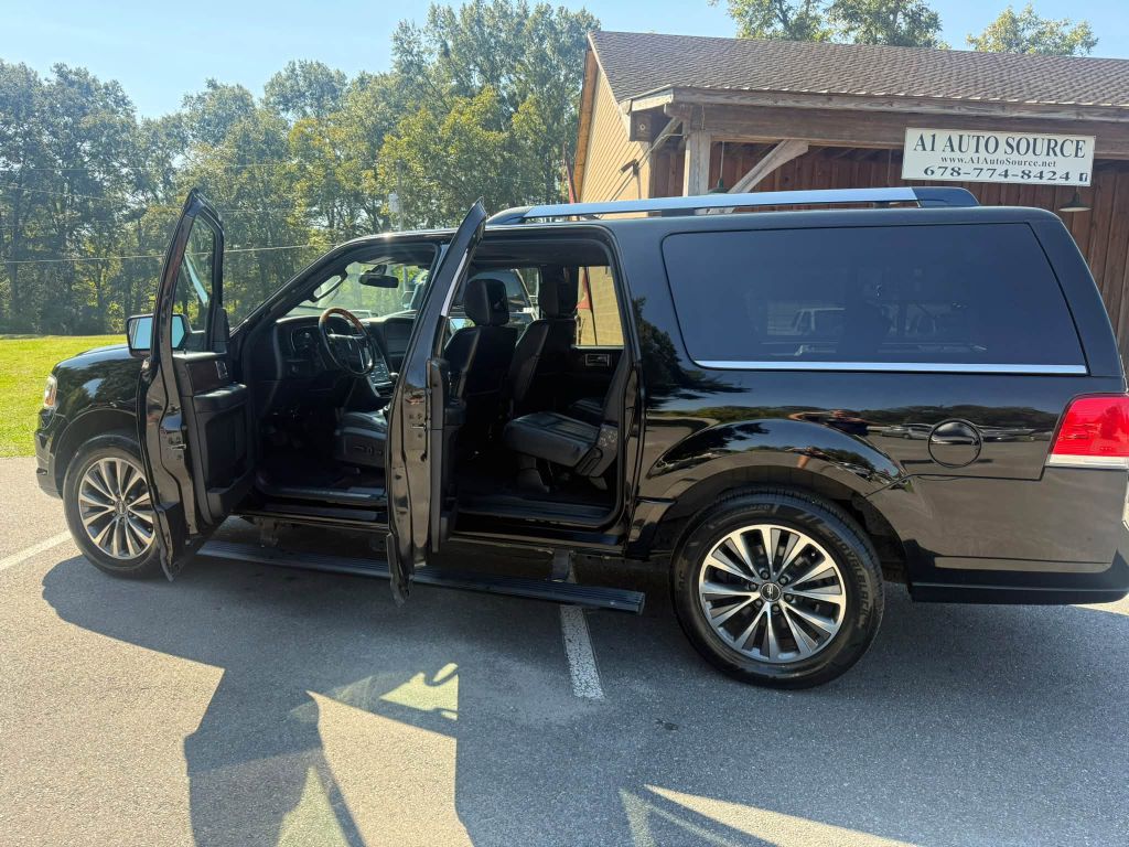 Photo 6 of this LINCOLN NAVIGATOR
