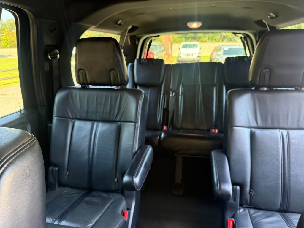 Photo 20 of this LINCOLN NAVIGATOR