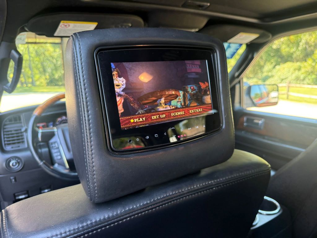 Photo 23 of this LINCOLN NAVIGATOR