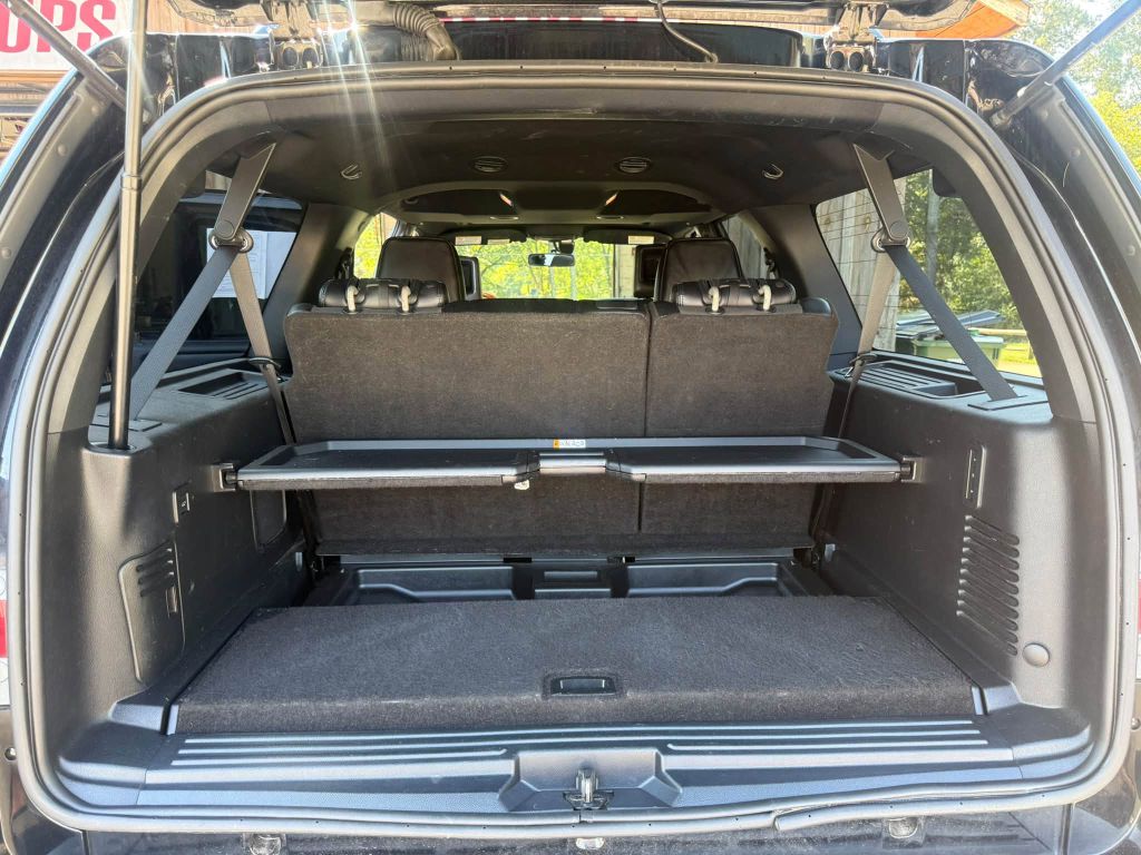 Photo 29 of this LINCOLN NAVIGATOR
