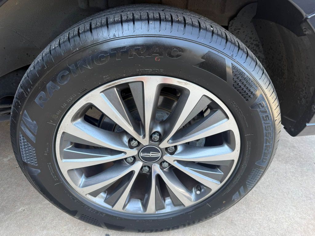 Photo 32 of this LINCOLN NAVIGATOR