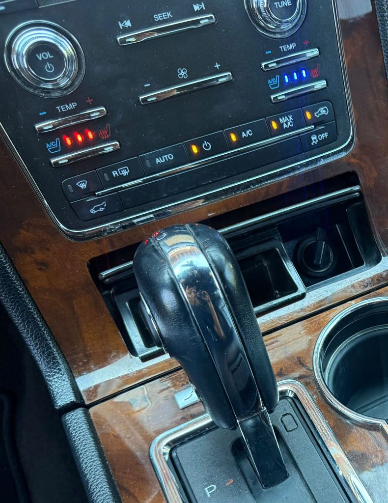 Photo 12 of this LINCOLN NAVIGATOR