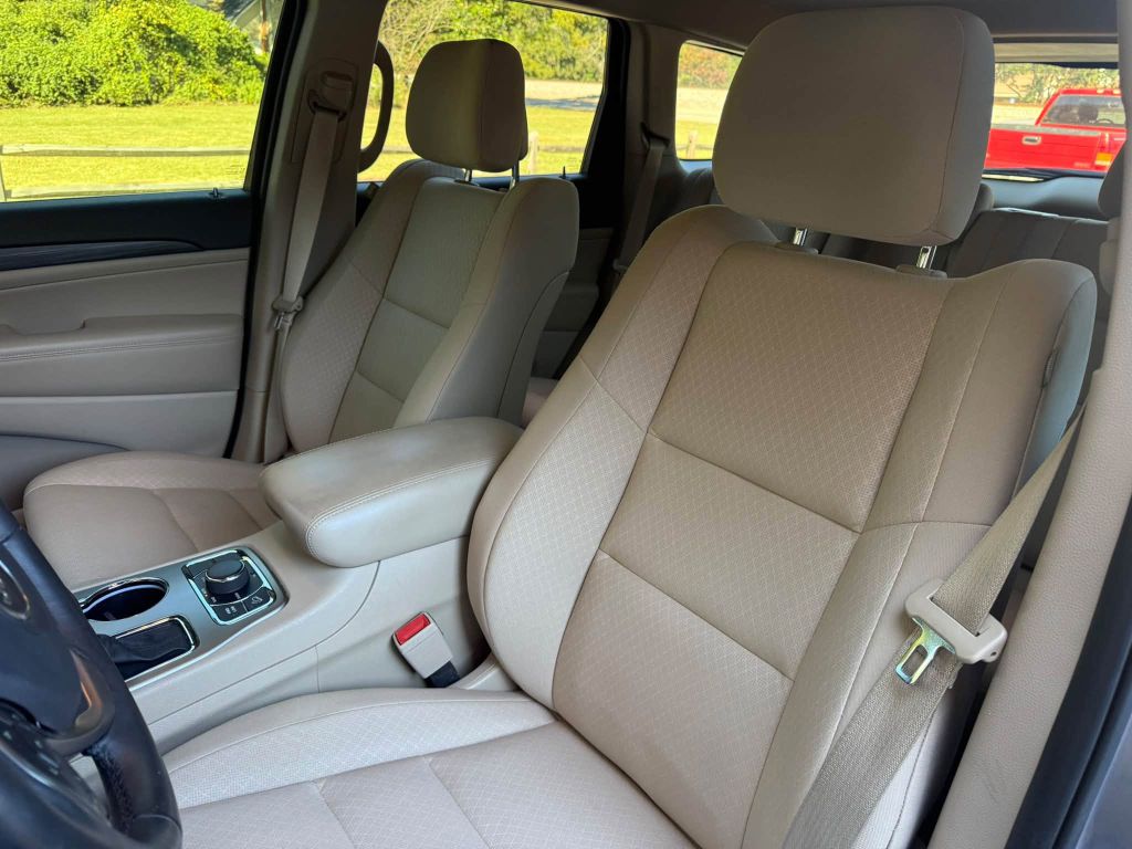 Photo 15 of this JEEP GRAND CHEROKEE