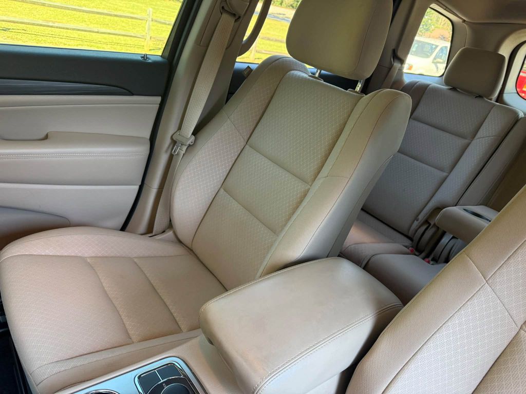Photo 17 of this JEEP GRAND CHEROKEE
