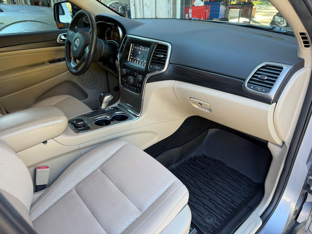 Photo 18 of this JEEP GRAND CHEROKEE