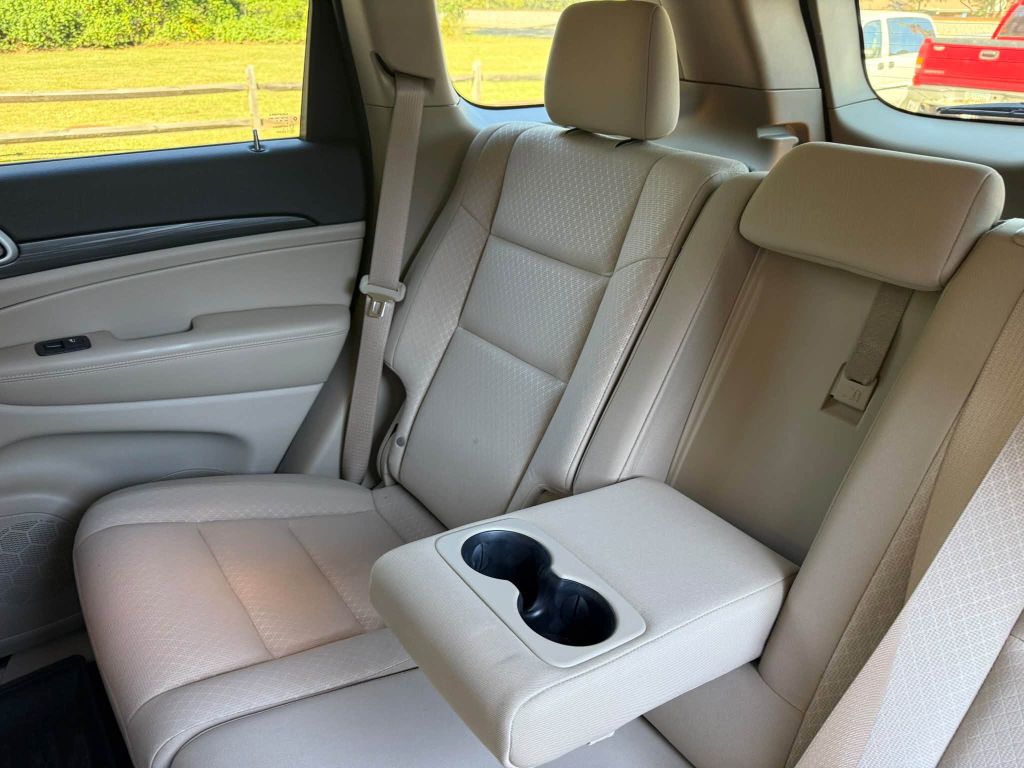 Photo 21 of this JEEP GRAND CHEROKEE