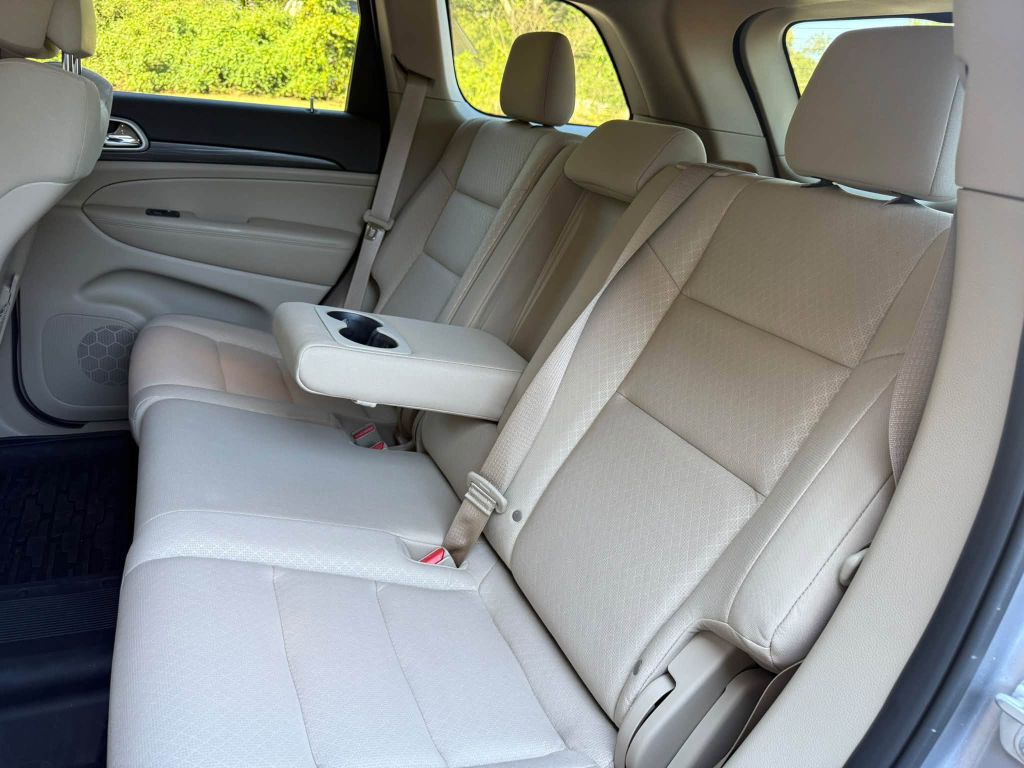 Photo 22 of this JEEP GRAND CHEROKEE