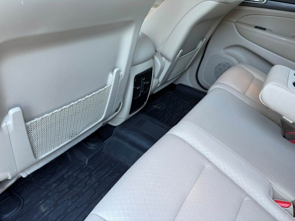 Photo 23 of this JEEP GRAND CHEROKEE