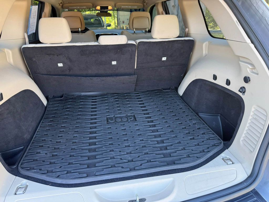 Photo 24 of this JEEP GRAND CHEROKEE