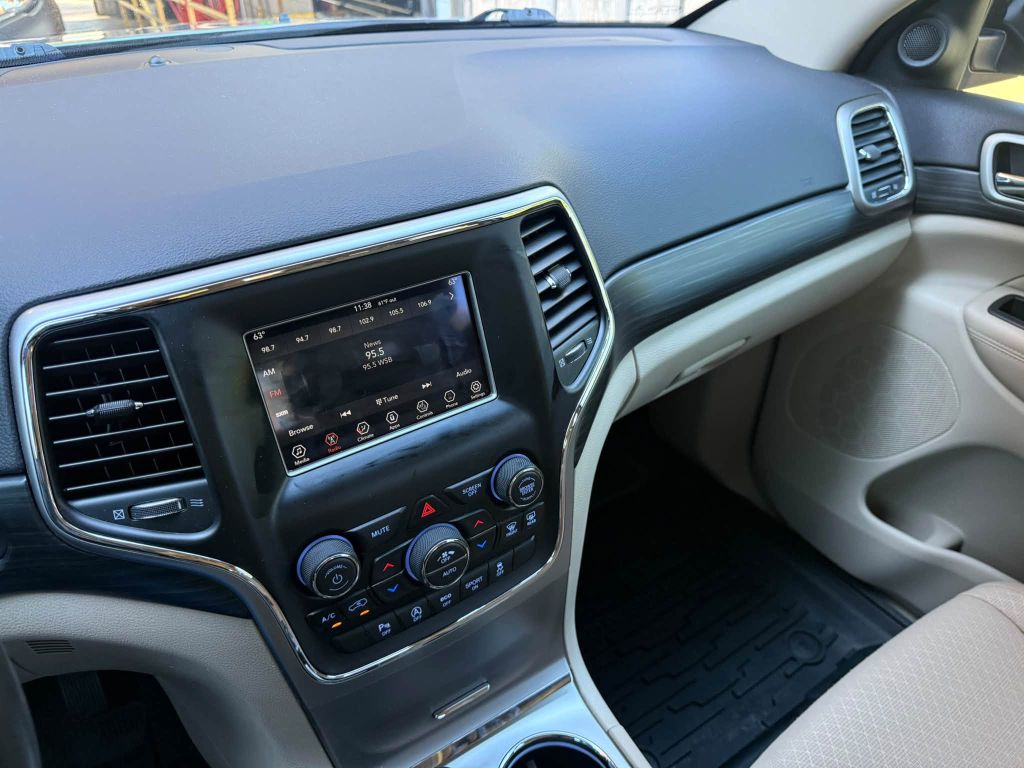 Photo 28 of this JEEP GRAND CHEROKEE