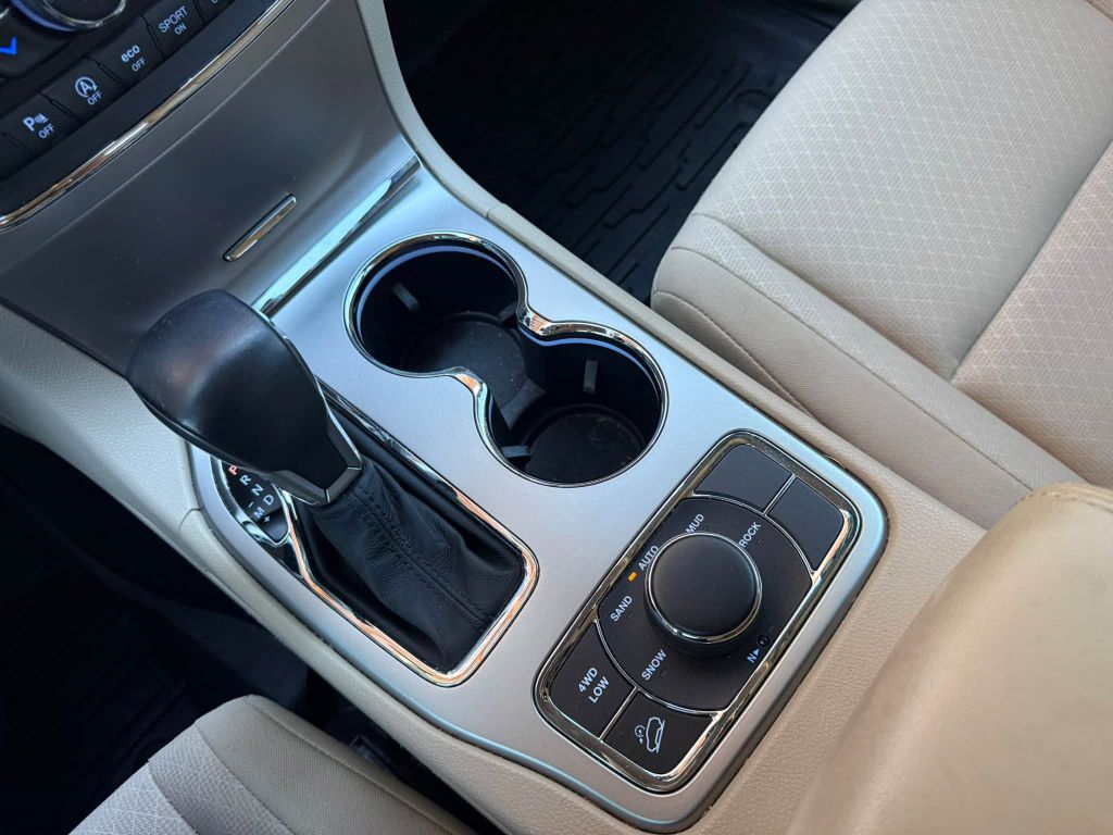 Photo 33 of this JEEP GRAND CHEROKEE