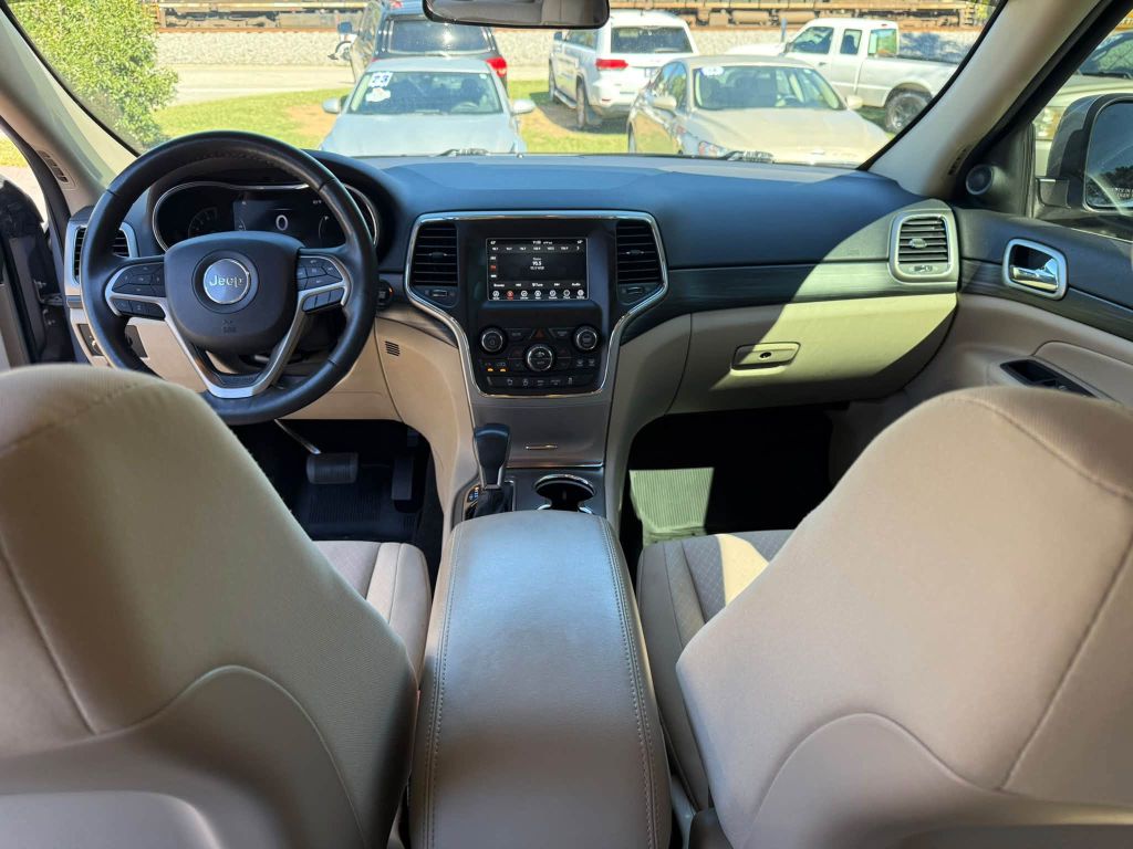 Photo 36 of this JEEP GRAND CHEROKEE