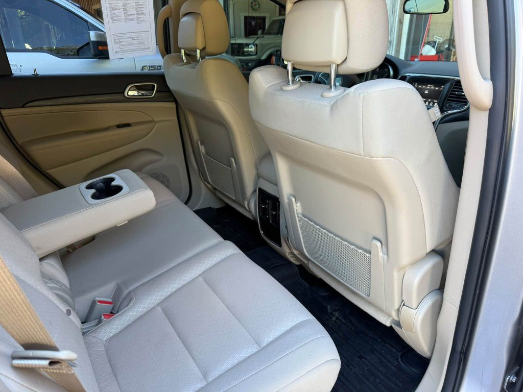 Photo 20 of this JEEP GRAND CHEROKEE