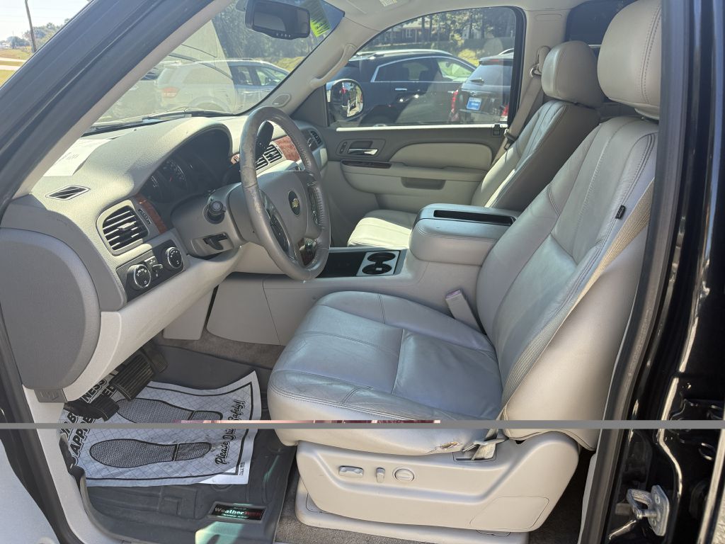 Photo 5 of this CHEVROLET TAHOE