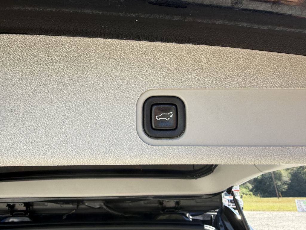 Photo 9 of this CHEVROLET TAHOE