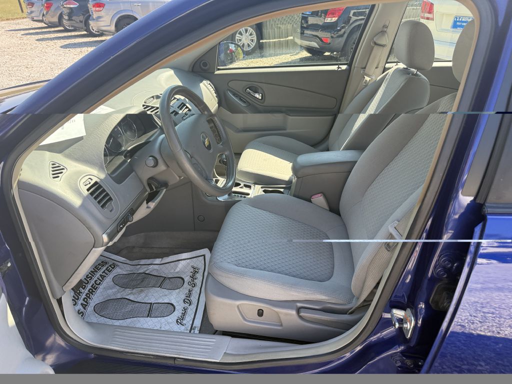 Photo 5 of this CHEVROLET MALIBU