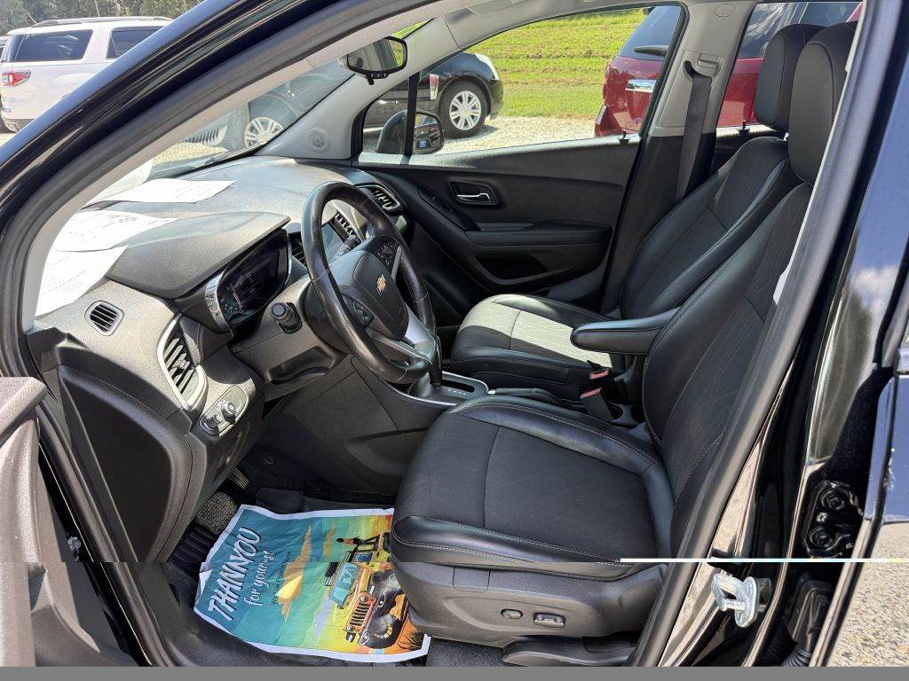 Photo 5 of this CHEVROLET TRAX