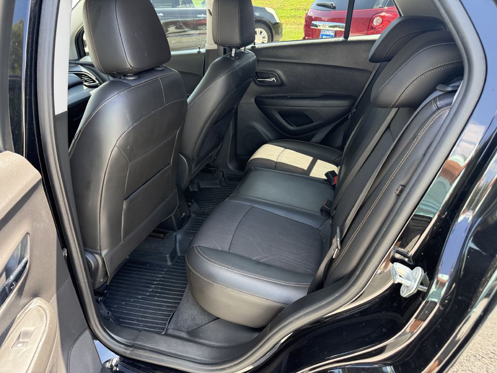 Photo 6 of this CHEVROLET TRAX