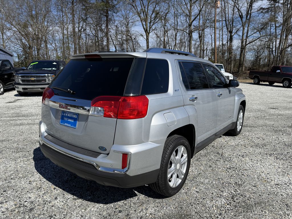 Photo 3 of this GMC TERRAIN