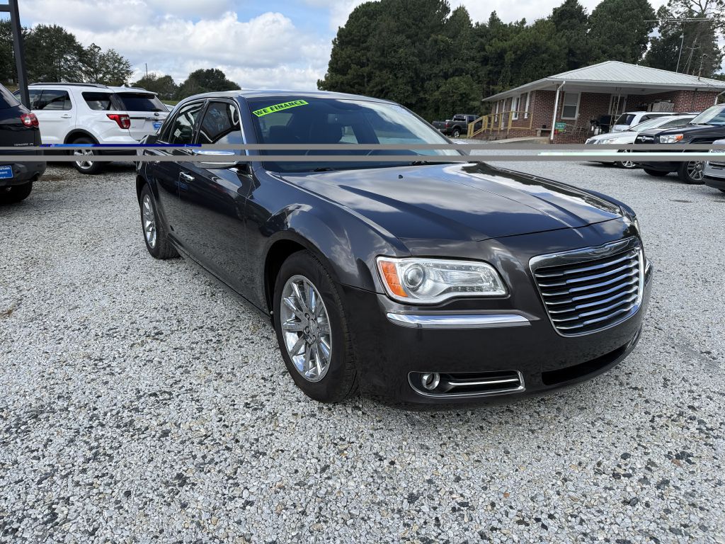 Photo 2 of this CHRYSLER 300C