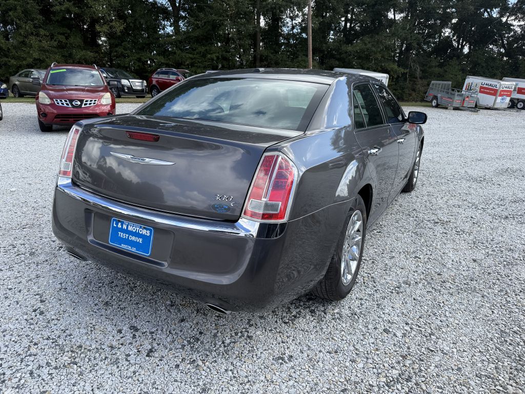 Photo 3 of this CHRYSLER 300C