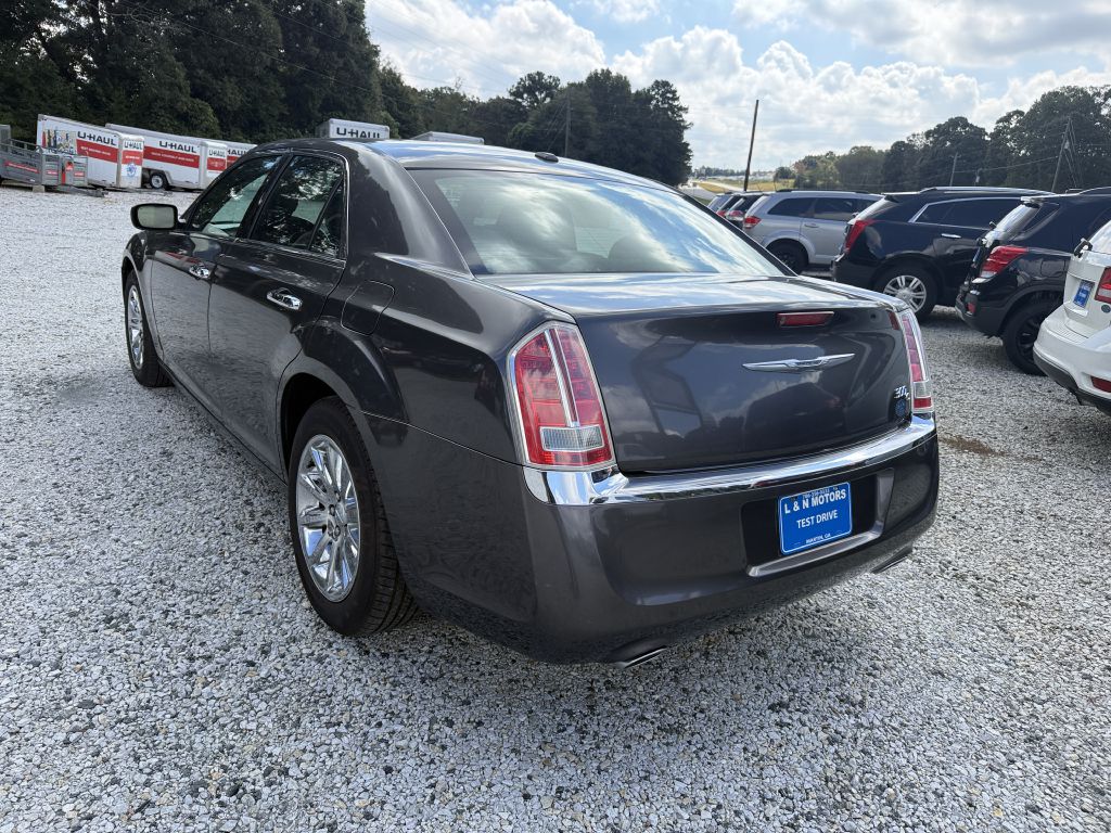 Photo 4 of this CHRYSLER 300C