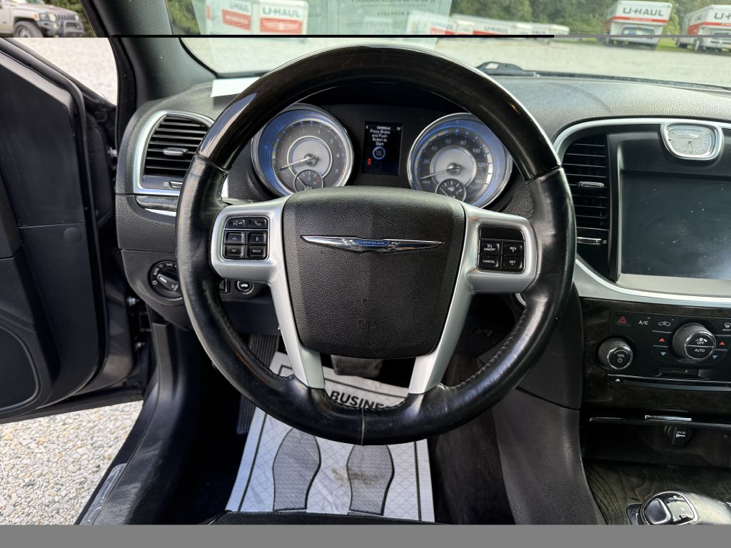 Photo 8 of this CHRYSLER 300C