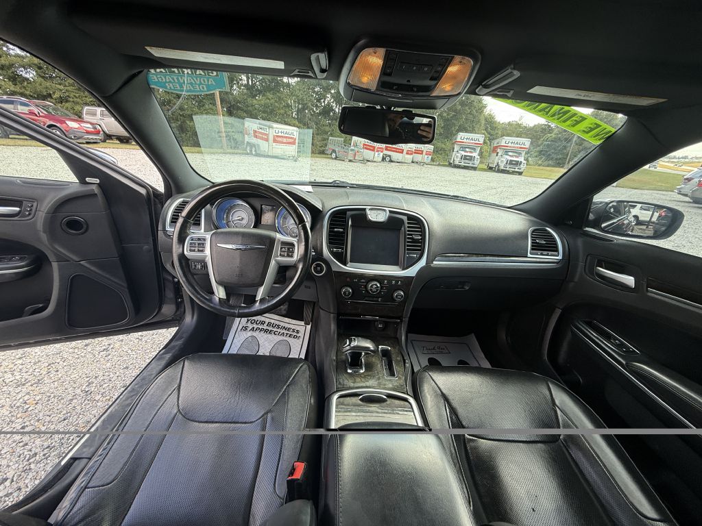 Photo 9 of this CHRYSLER 300C