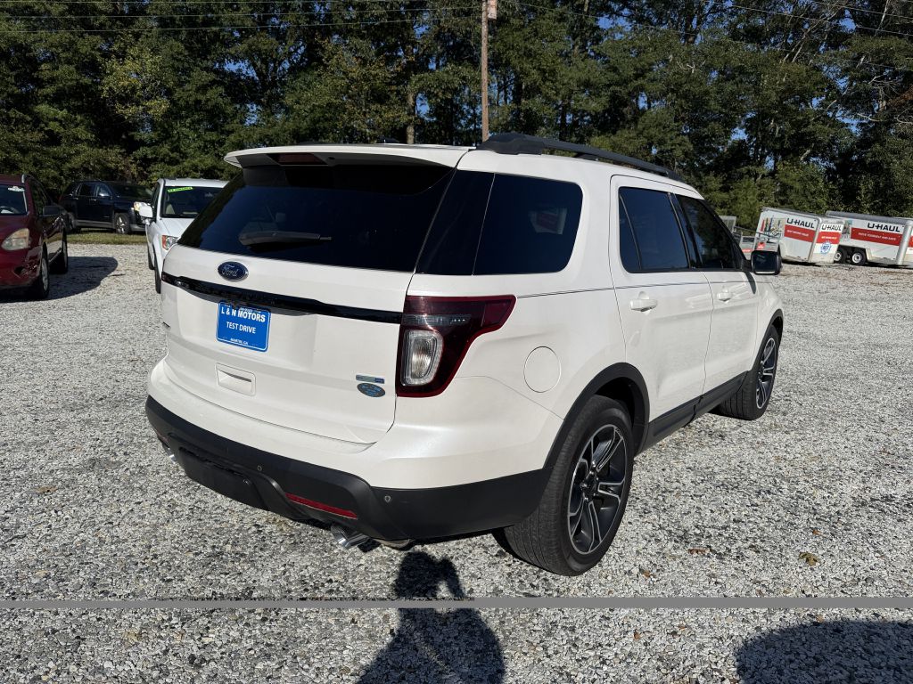 Photo 3 of this FORD EXPLORER