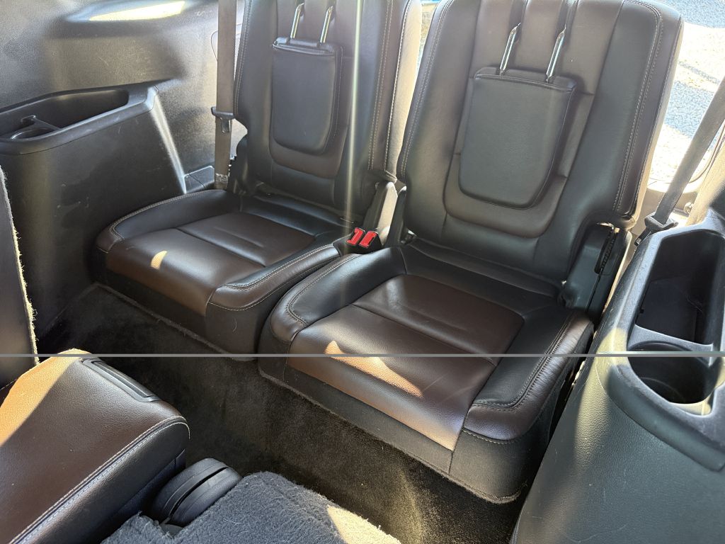 Photo 7 of this FORD EXPLORER