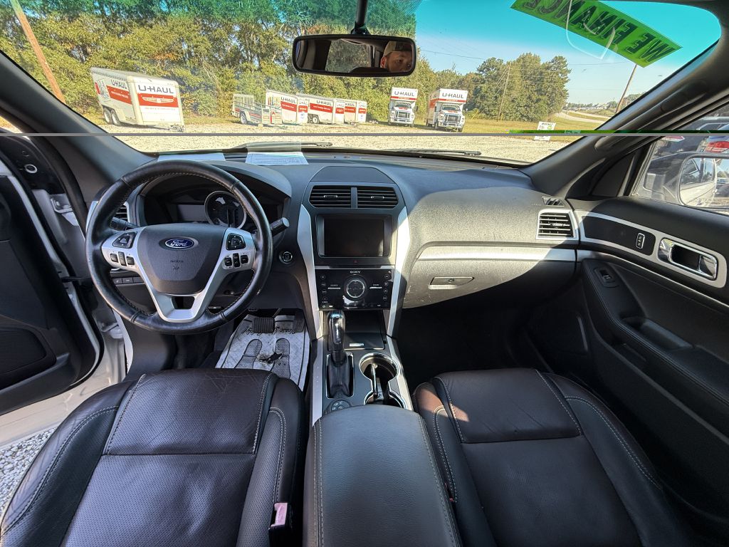 Photo 10 of this FORD EXPLORER