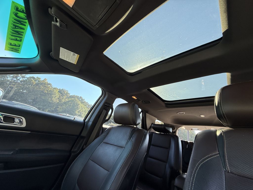 Photo 11 of this FORD EXPLORER