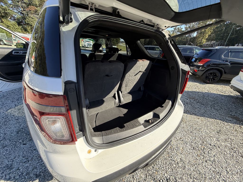Photo 13 of this FORD EXPLORER