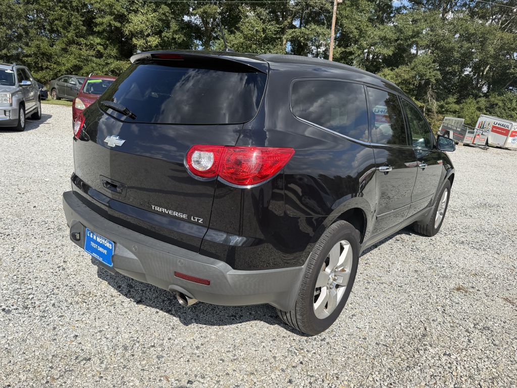 Photo 3 of this CHEVROLET TRAVERSE