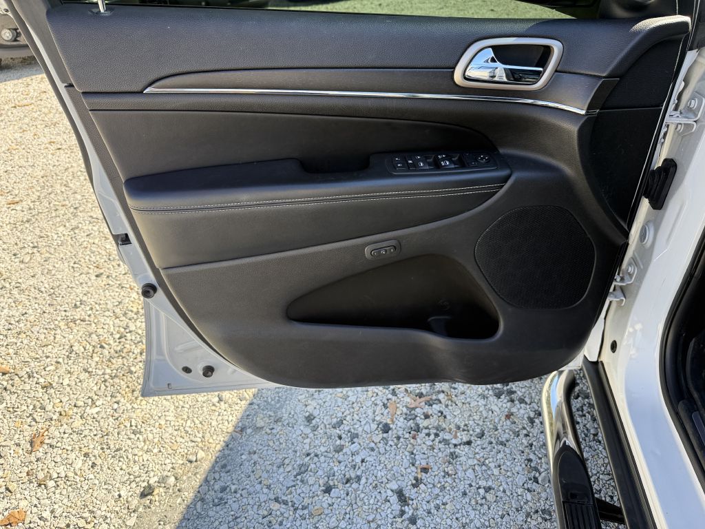 Photo 11 of this JEEP GRAND CHEROKEE