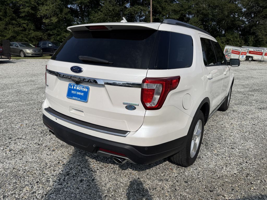 Photo 3 of this FORD EXPLORER