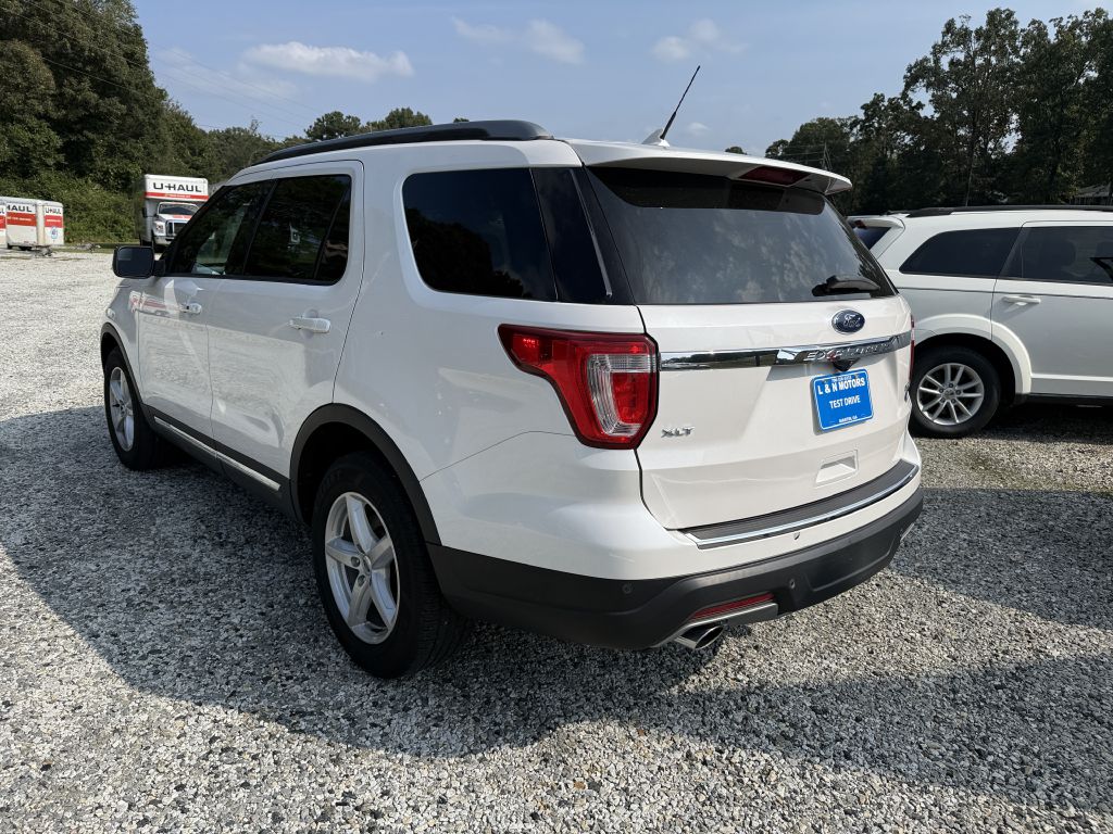 Photo 4 of this FORD EXPLORER
