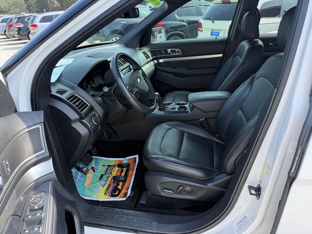 Photo 5 of this FORD EXPLORER
