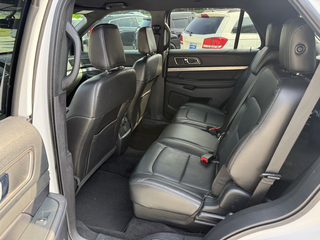Photo 6 of this FORD EXPLORER