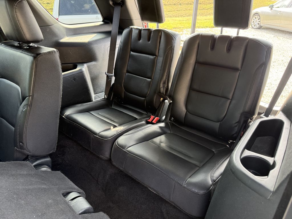 Photo 7 of this FORD EXPLORER