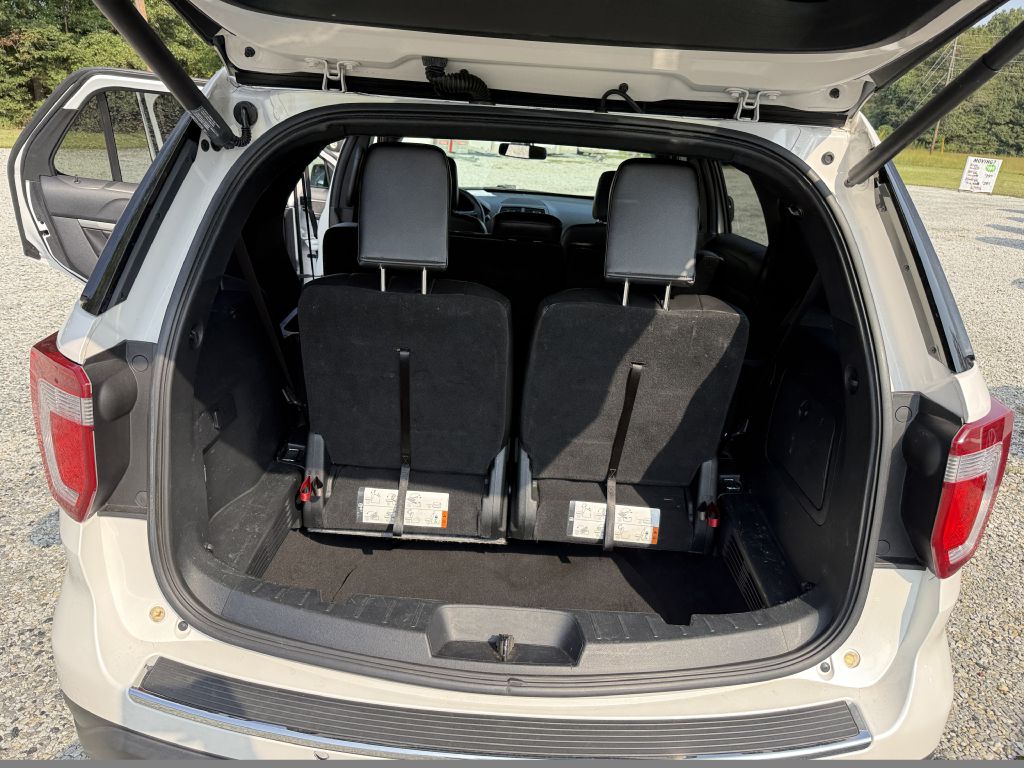 Photo 8 of this FORD EXPLORER