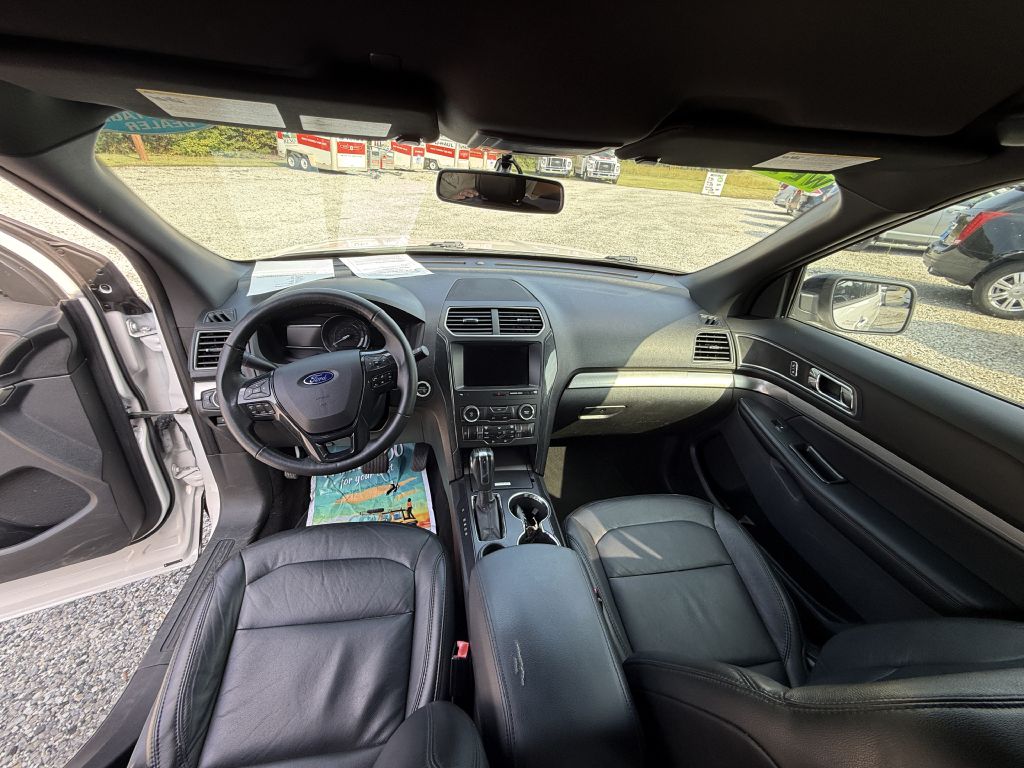 Photo 11 of this FORD EXPLORER