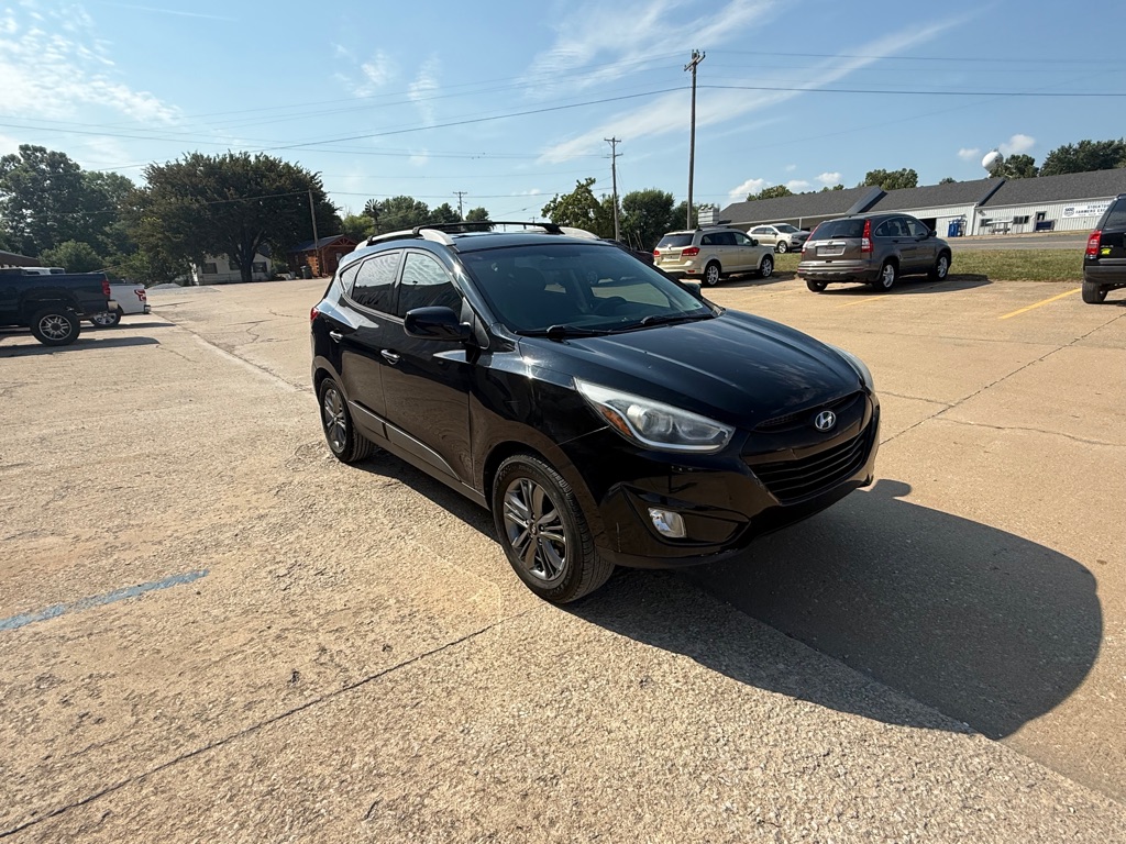 Photo 7 of this HYUNDAI TUCSON